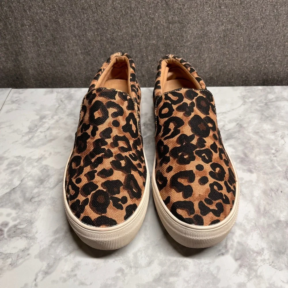 Steve‎ Madden Leopard Print Slip On Sneakers Women's Size 7.5M Platform Comfort